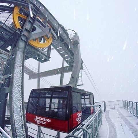 ¿Escuchaste hablar de @jacksonhole ? ⛷🏇Ubicada en el estado de Wyoming y cerca …