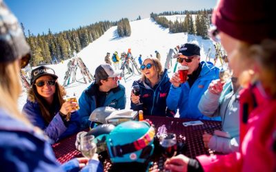 En los últimos siete días, las montañas de Aspen Snowmass recibieron un metro de…