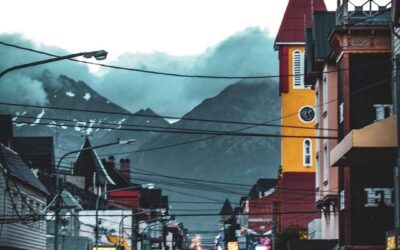 Te gustaría conocer #Ushuaia y caminar por San Martín, su calle principal?

Con …