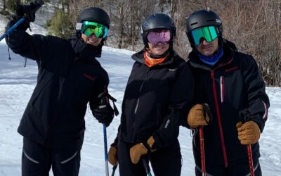 Familia Latorre disfrutando de unos lindos dias de ski en @hoteltermaschillan. U…