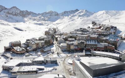 #VIERNES y tu cabeza quiere nieve? ⠀
Te dejamos esta increíble postal de #PasDeL…